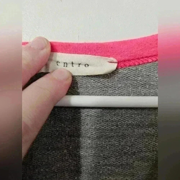 EUC! Entro camo and pink womens tee! - Picture 2 of 5